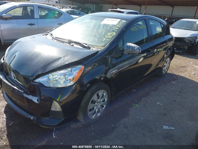 Toyota Prius C Two 2014 JTDKDTB35E1573385 Image 2