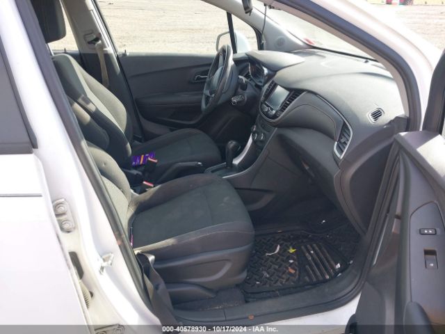3GNCJKSB5HL272215 Chevrolet TRAX LS