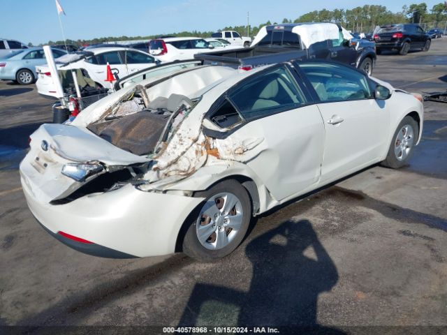 KNAFK4A65E5061317 KIA FORTE LX