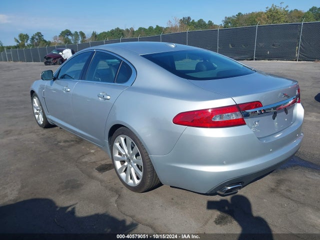 2011 JAGUAR XF SAJWA0GB3BLS03109 Photo 2