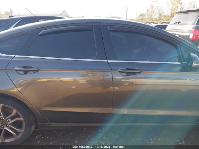 3FA6P0HD5HR257105 Ford FUSION SE