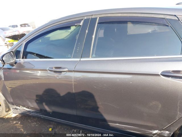 3FA6P0HD5HR257105 Ford FUSION SE