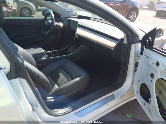 2020 TESLA MODEL 3 5YJ3E1EC6LF623992 Photo 4