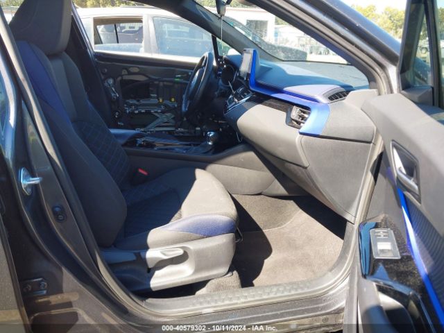 NMTKHMBX7MR121063 Toyota C-HR XLE