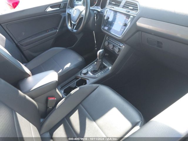 3VV2B7AX0JM085591 Volkswagen Tiguan 2.0t Se/2.0t Sel