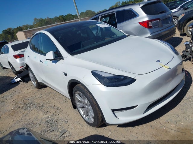2024 TESLA MODEL Y 7SAYGDEE9RA241239 Photo 0