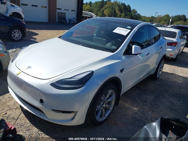 2024 TESLA MODEL Y 7SAYGDEE9RA241239 Photo 1