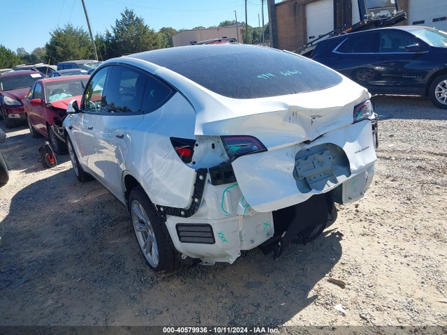 2024 TESLA MODEL Y 7SAYGDEE9RA241239 Photo 2