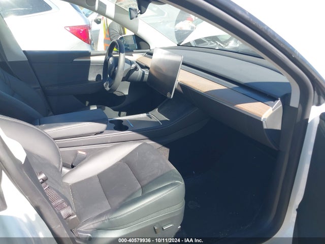 2024 TESLA MODEL Y 7SAYGDEE9RA241239 Photo 4