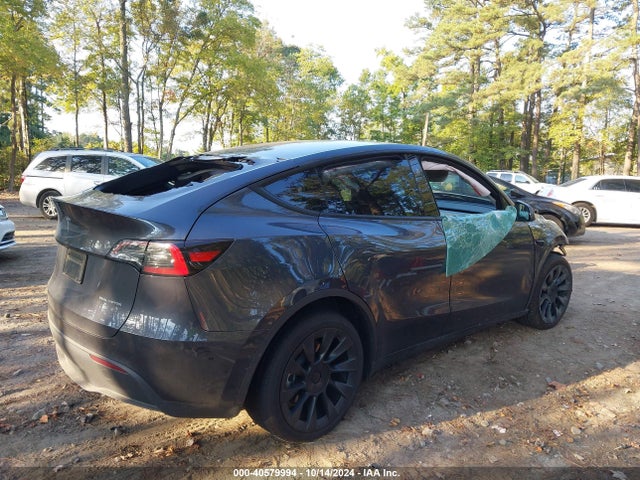2024 TESLA MODEL Y 7SAYGDEE9RA243556 Photo 3