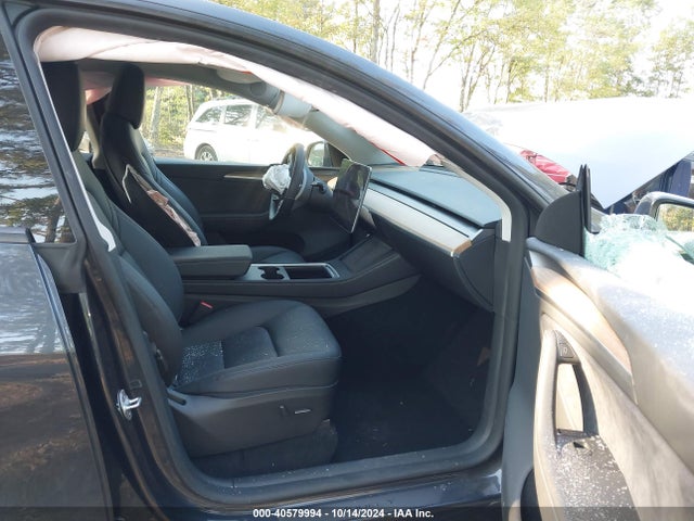 2024 TESLA MODEL Y 7SAYGDEE9RA243556 Photo 4