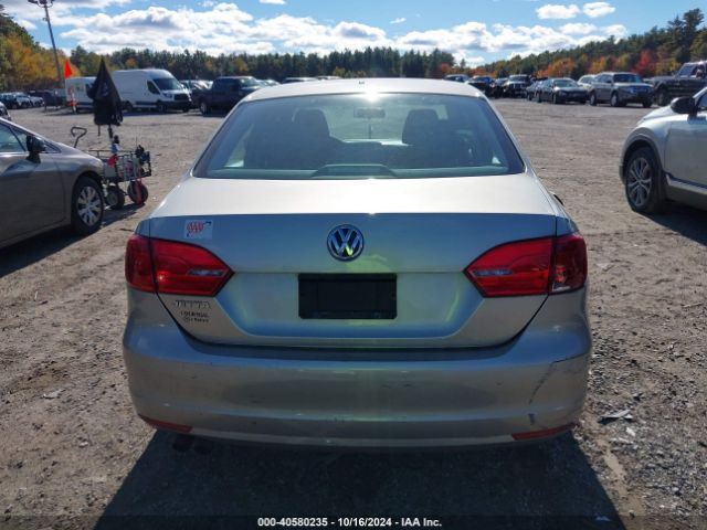 3VW2K7AJ9EM237154 Volkswagen Jetta 2.0l S