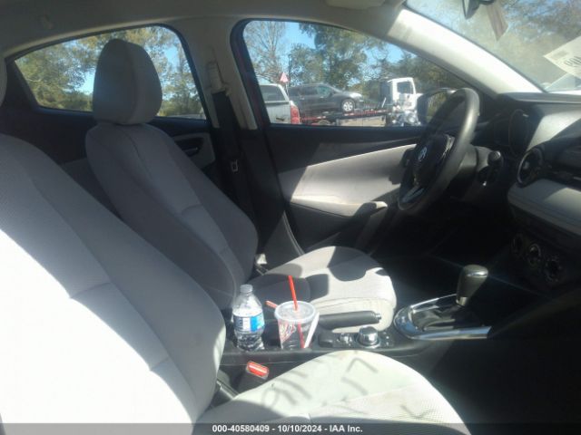 3MYDLBYV8KY521773 Toyota YARIS LE
