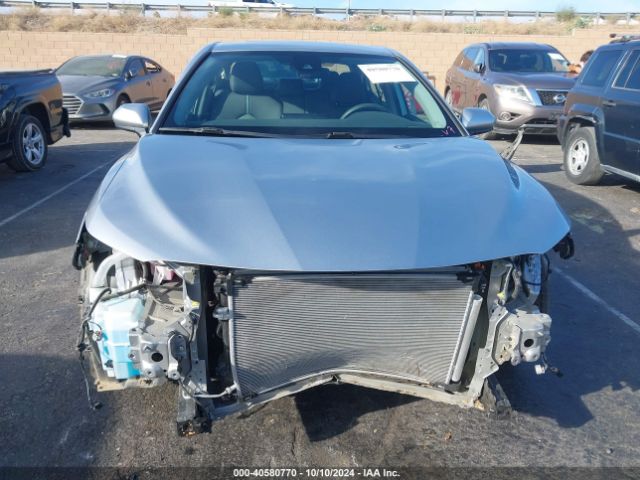 4T1C11AKXNU674040 Toyota CAMRY LE