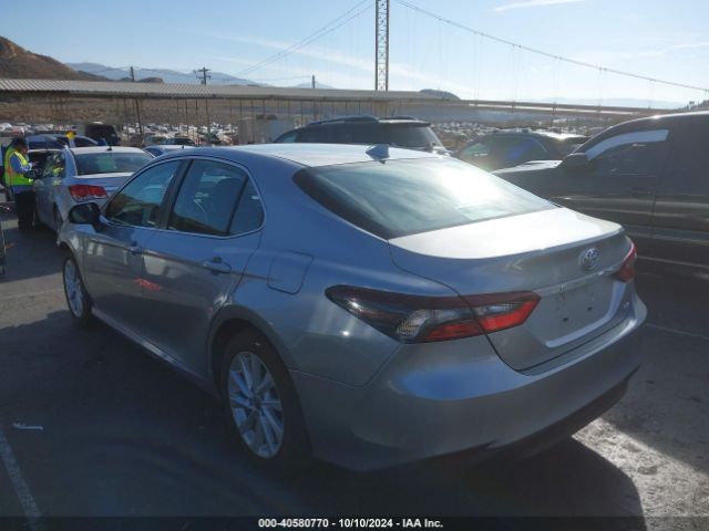 4T1C11AKXNU674040 Toyota CAMRY LE