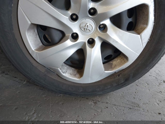 Toyota RAV4 LE 2019 JTMG1RFV7KJ019032 Image 17