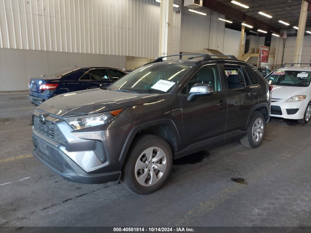 Toyota RAV4 LE 2019 JTMG1RFV7KJ019032 Image 2