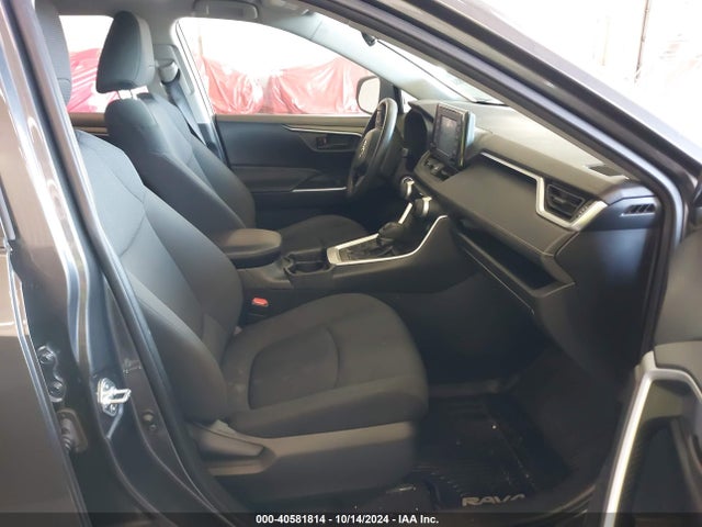 Toyota RAV4 LE 2019 JTMG1RFV7KJ019032 Image 5