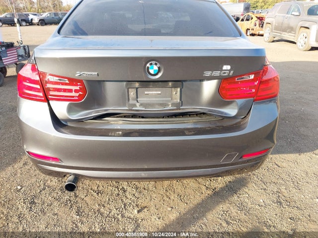 BMW 320i Xdrive 2014 WBA3C3G55ENS71229 Image 17