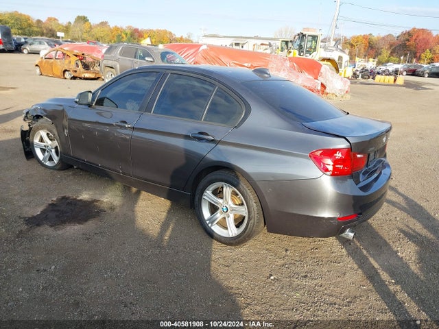 BMW 320i Xdrive 2014 WBA3C3G55ENS71229 Image 3