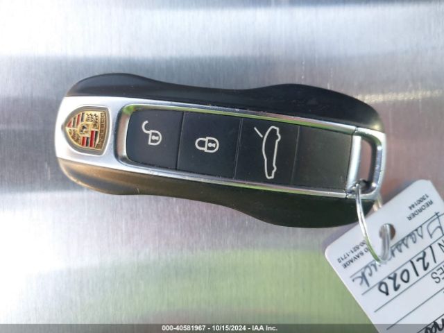 WP0AB2A76HL121020 Porsche Panamera 4s