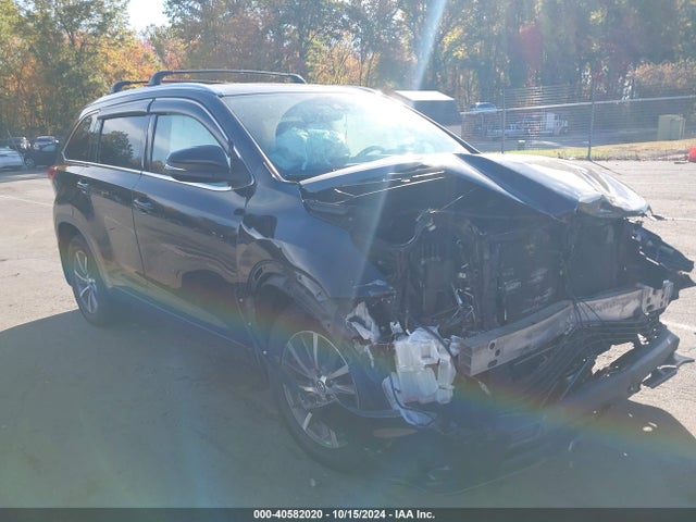 2017 5TDJZRFH1HS512385 main image