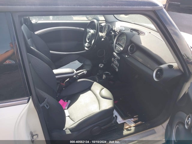 2008 MINI COOPER S WMWMF73588TT92765 Photo 4