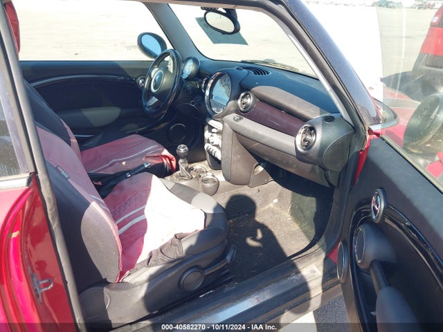 2010 MINI COOPER S CLUBMAN WMWMM3C57ATP75861 Photo 4
