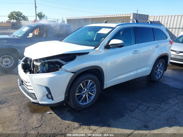 Toyota Highlander Xle 2017 5TDJZRFH9HS465350 Image 2