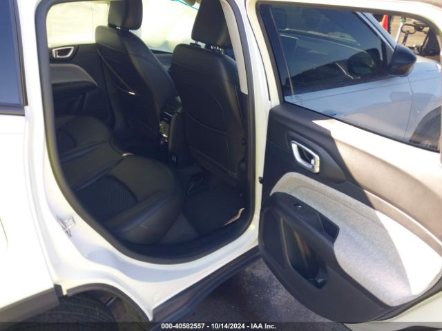 3C4NJCBB8NT228907 Jeep Compass Latitude Fwd