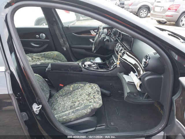 WDDZF4JB4HA028375 Mercedes-Benz E 300