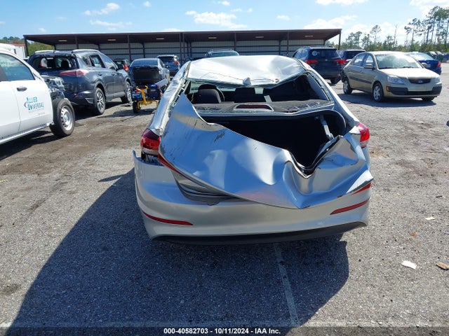 Hyundai ELANTRA SE 2018 5NPD74LF8JH400574 Image 16