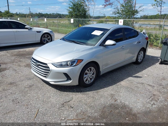 Hyundai ELANTRA SE 2018 5NPD74LF8JH400574 Image 2