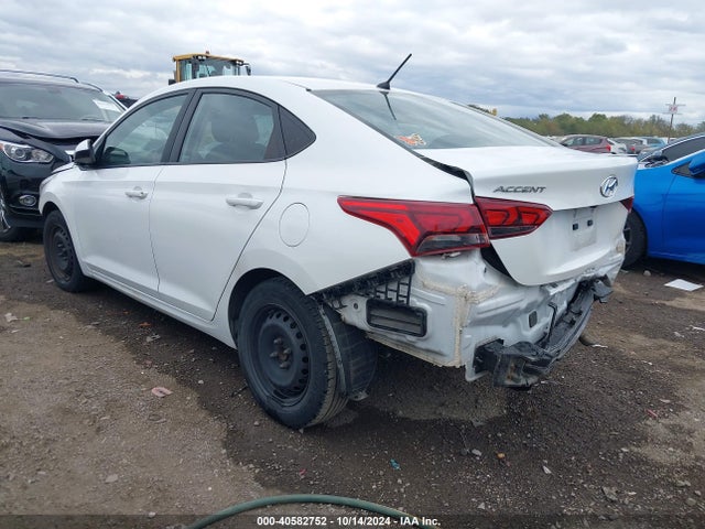 Hyundai ACCENT SE 2018 3KPC24A3XJE021406 Image 3