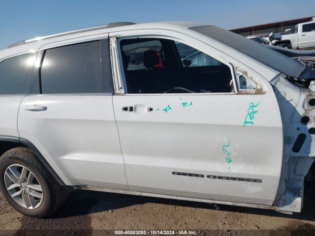 1C4RJEAG0JC311876 Jeep Grand Cherokee Laredo E 4x2