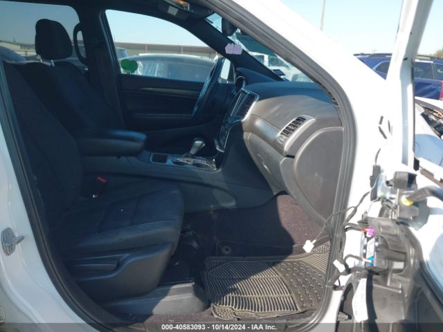 1C4RJEAG0JC311876 Jeep Grand Cherokee Laredo E 4x2