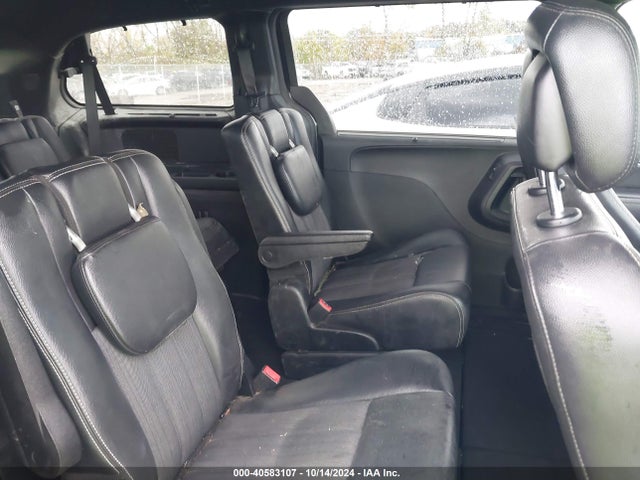 2C4RC1HG2ER108963 Chrysler Town & Country S