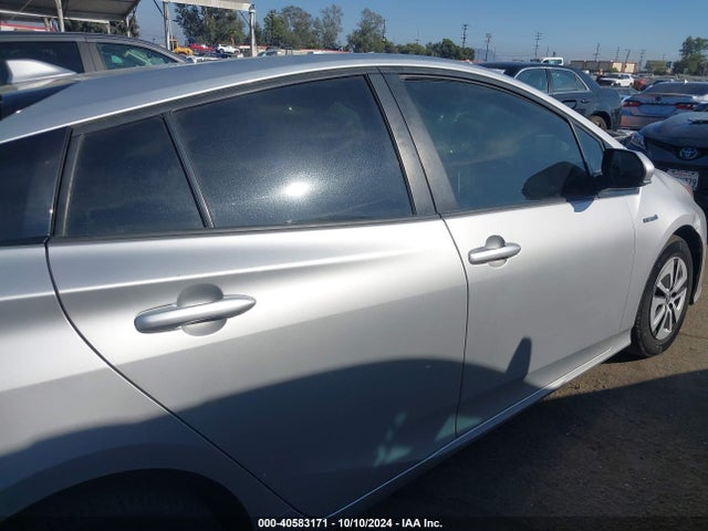 Toyota Prius Two 2018 JTDKBRFU2J3075171 Image 13