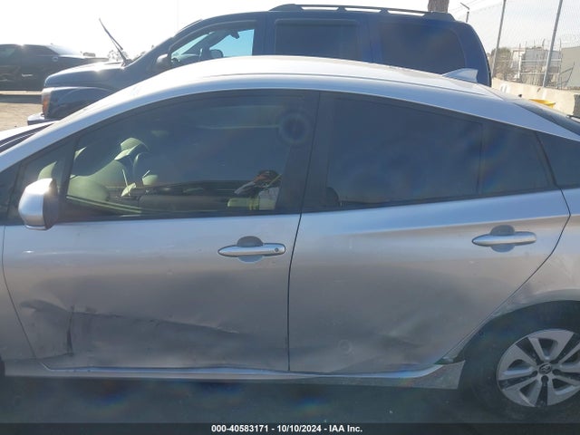Toyota Prius Two 2018 JTDKBRFU2J3075171 Image 14