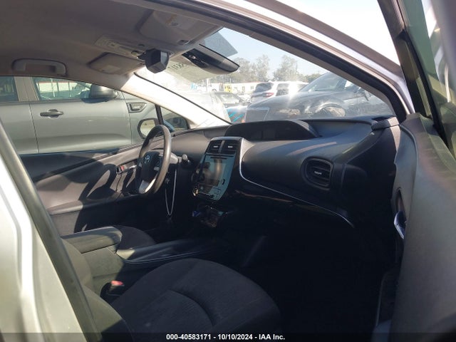 Toyota Prius Two 2018 JTDKBRFU2J3075171 Image 5