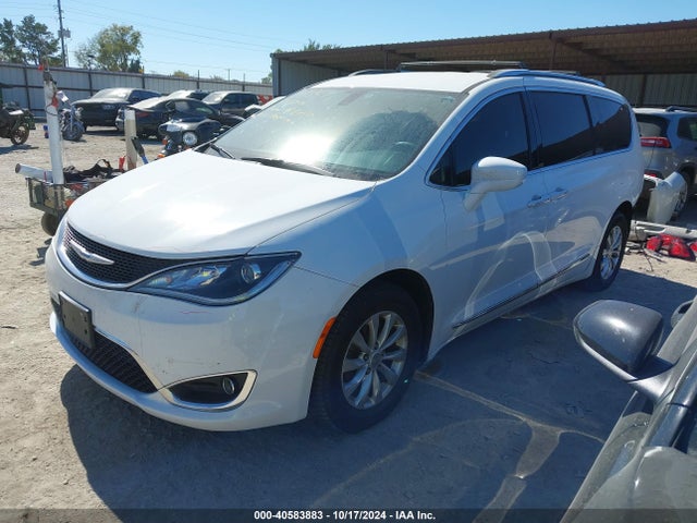 Chrysler Pacifica Touring L 2018 2C4RC1BG0JR163382 Image 2