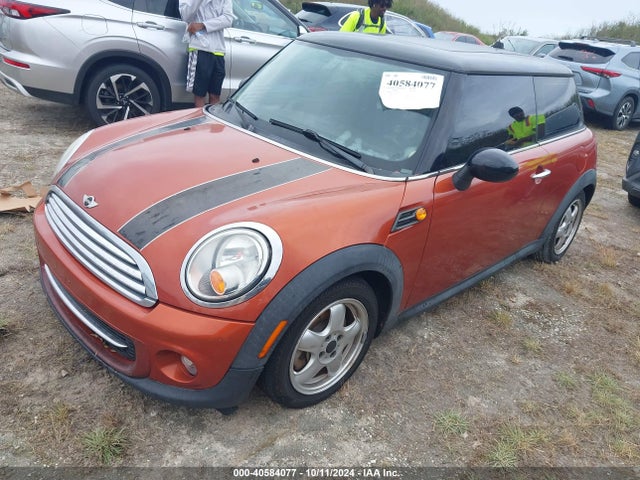 2011 MINI COOPER WMWSU3C52BT183793 Photo 1
