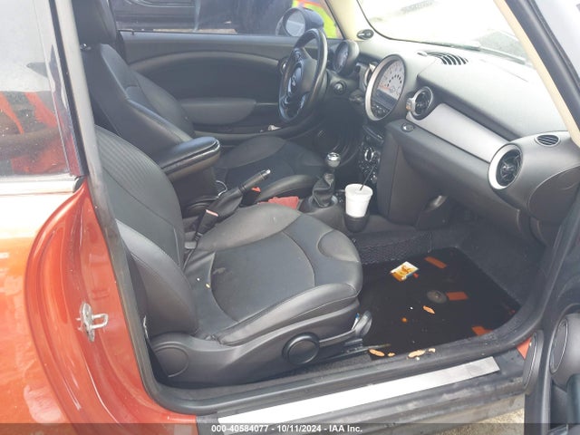 2011 MINI COOPER WMWSU3C52BT183793 Photo 4