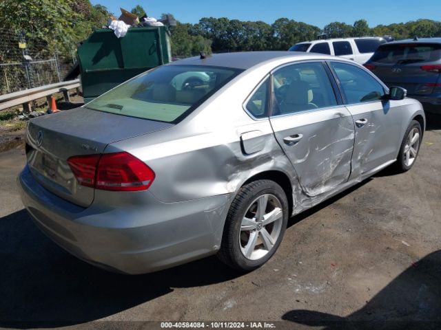 1VWBT7A38EC084296 Volkswagen Passat 1.8t Se
