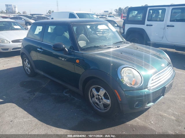 2008 MINI COOPER WMWMF33558TU68855 Photo 0