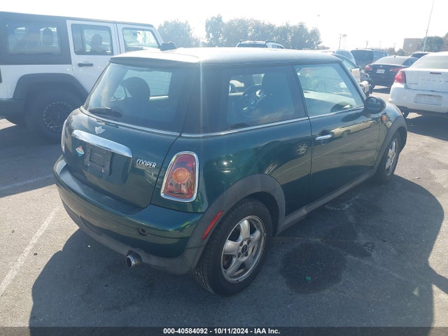 2008 MINI COOPER WMWMF33558TU68855 Photo 3
