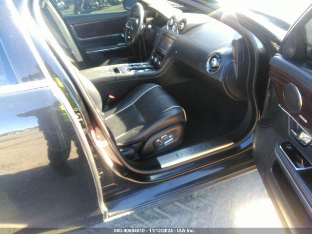 2011 JAGUAR XJ SAJWA2GB2BLV07835 Photo 4