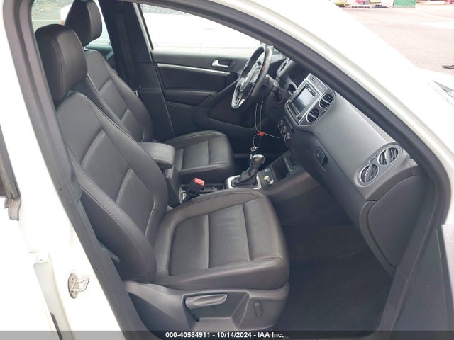 WVGAV7AX8GW611780 Volkswagen Tiguan R-line