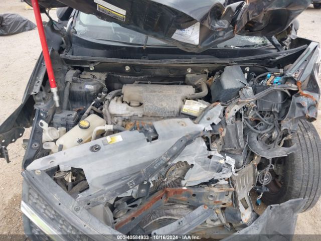 2T3ZFREV0EW083270 Toyota RAV4 LE
