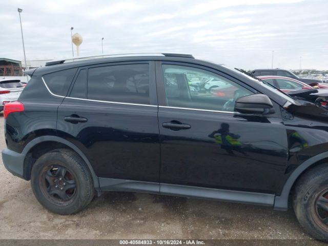 2T3ZFREV0EW083270 Toyota RAV4 LE